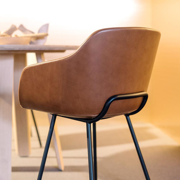 Купить кожаный стул для кафе и ресторана в стиле лофт Alki Kuskoa Bi Chair