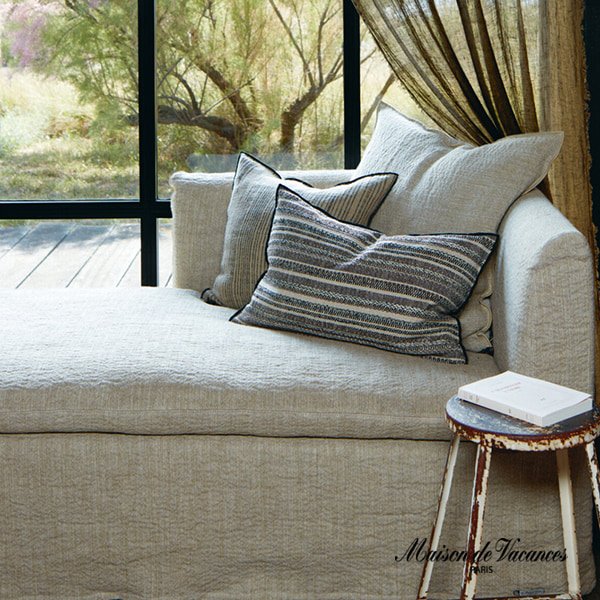Дизайнерский диван в стиле лофт в интерьере гостиной Maison De Vacances Boho Canape Combo 