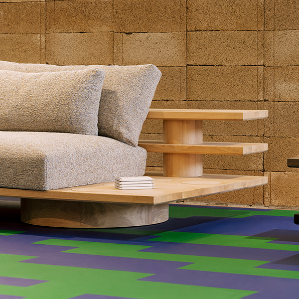 Модный европейский диван Woak Blok Sofa от официального дистрибьютора Collection Alternative